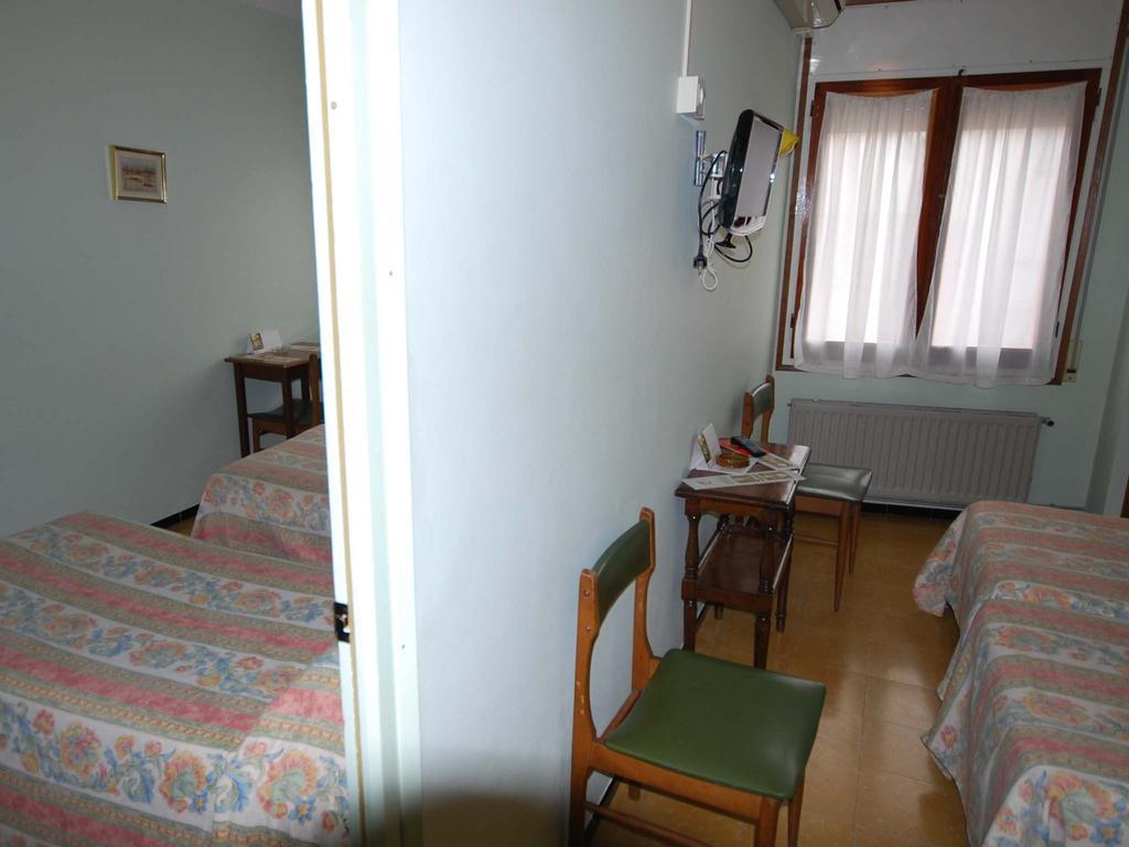 Hostal Fabrellas Caldes de Malavella Exterior foto